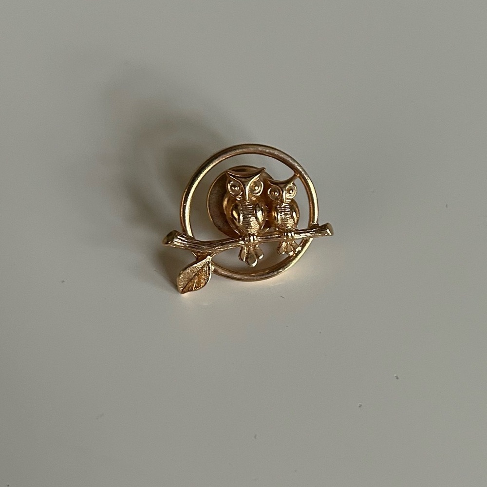 Vintage Avon Owl Gold Tone Pin Retro Brooch